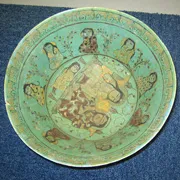 青釉色絵人物文鉢の写真