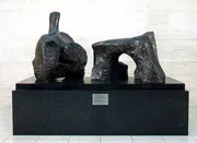 Two Piece Reclining Figure No.2の写真