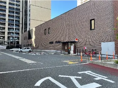 お車でお越しの方は千早支店の駐車場をご利用ください。（駐車券をお渡しします。）